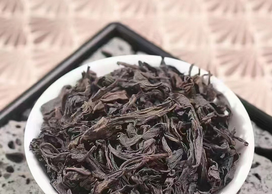 वुई रॉक चाय ऊलोंग चाय है, जो उत्तरी फ़ुज़ियान में वुई पर्वत में बनाई जाती है, चाय के पेड़ चट्टान के दरारों में उगते हैं