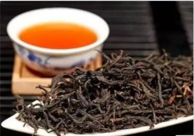 सिल्वर जुनमी जंगली चाय की चाय की कलियों है, जो जंगली चाय की मूल पारिस्थितिक छोटी प्रजातियों से